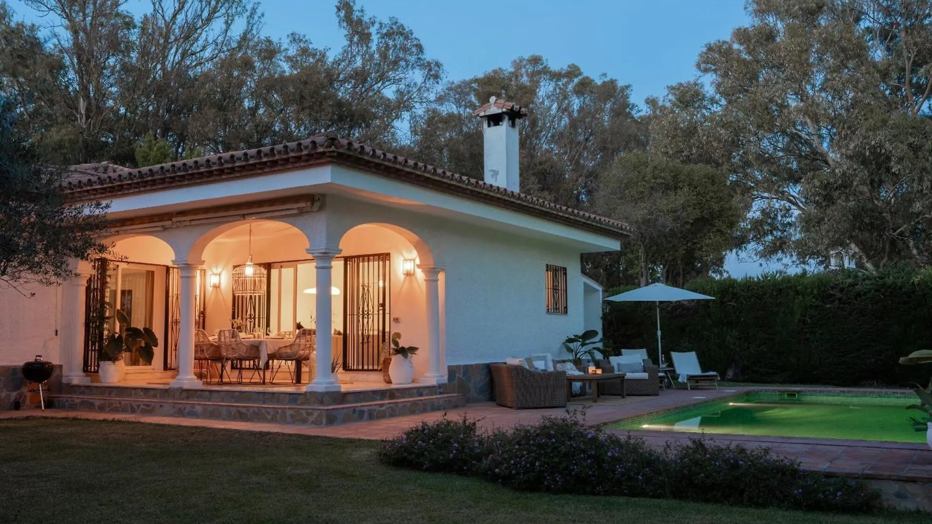 بيت للعطل Villa Bianca Elegant 4Br Beachside Villa Near Golf, Restaurants & Puerto Banus إِستيبونا